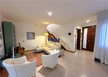 CENTRALISSIMA VILLA BIFAMILIARE 