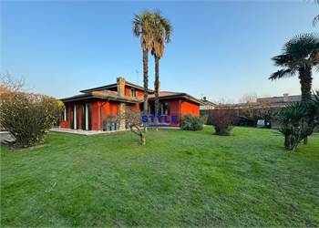 CENTRALISSIMA E PRESTIGIOSA VILLA SINGOLA