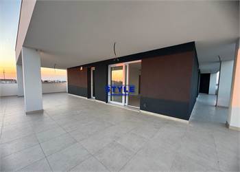 ESCLUSIVO ATTICO 3 CAMERE IN NUOVA COSTRUZIONE 